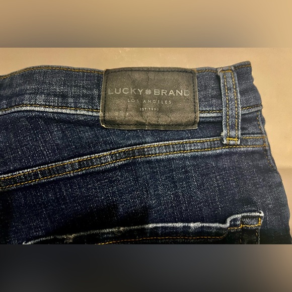 LUCKY BRAND Cut off, Athletic Straight Cut, Jean Shorts. Excellent Condition! - Picture 6 of 6